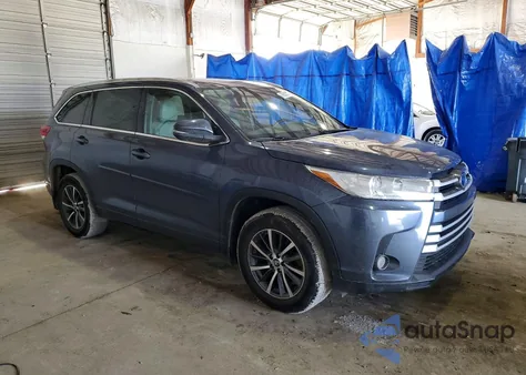 2017 Toyota Highlander Se z USA, uszkodzony, nr VIN 5TDJZRFH5HS383745